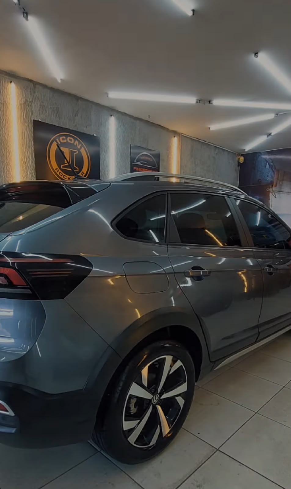 Carro finalizado pela Finessecar, com acabamento espelhado