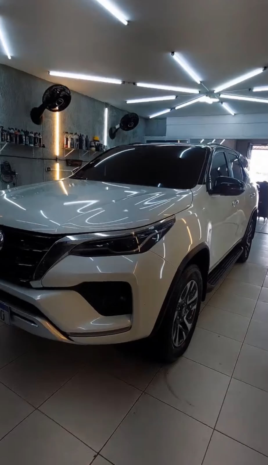 SUV finalizado pela Finessecar, com acabamento espelhado